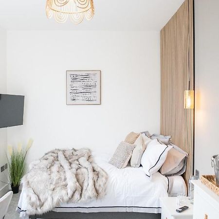 Boutique Nights Aparthotel Истборн Екстериор снимка