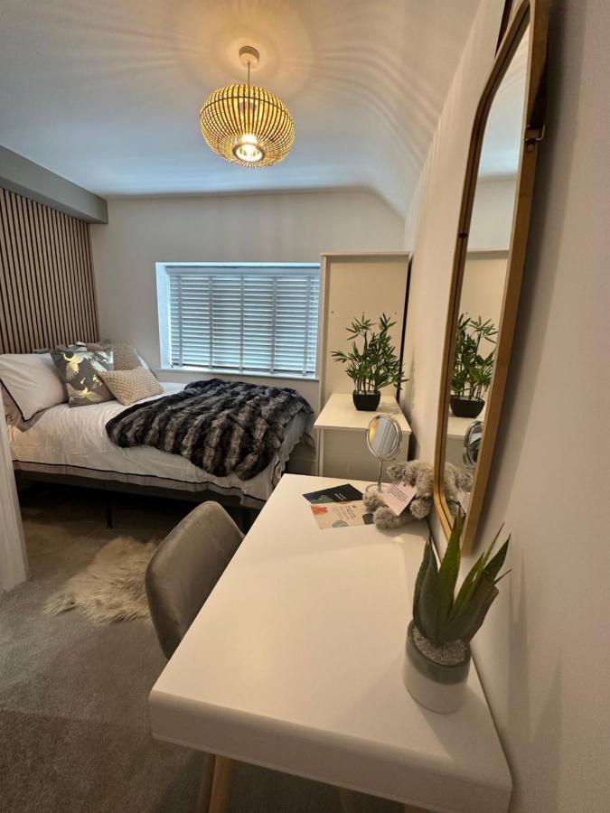 Boutique Nights Aparthotel Истборн Екстериор снимка