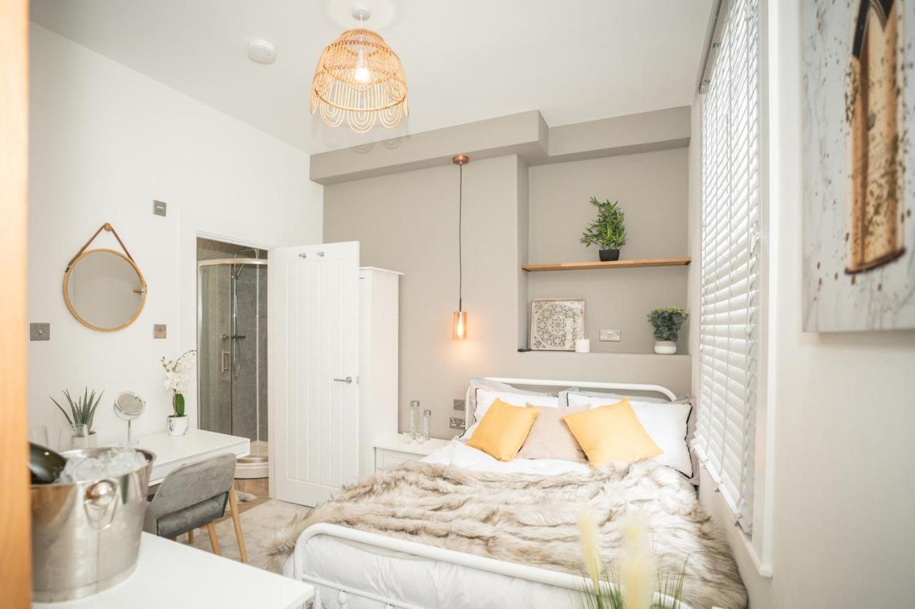 Boutique Nights Aparthotel Истборн Екстериор снимка