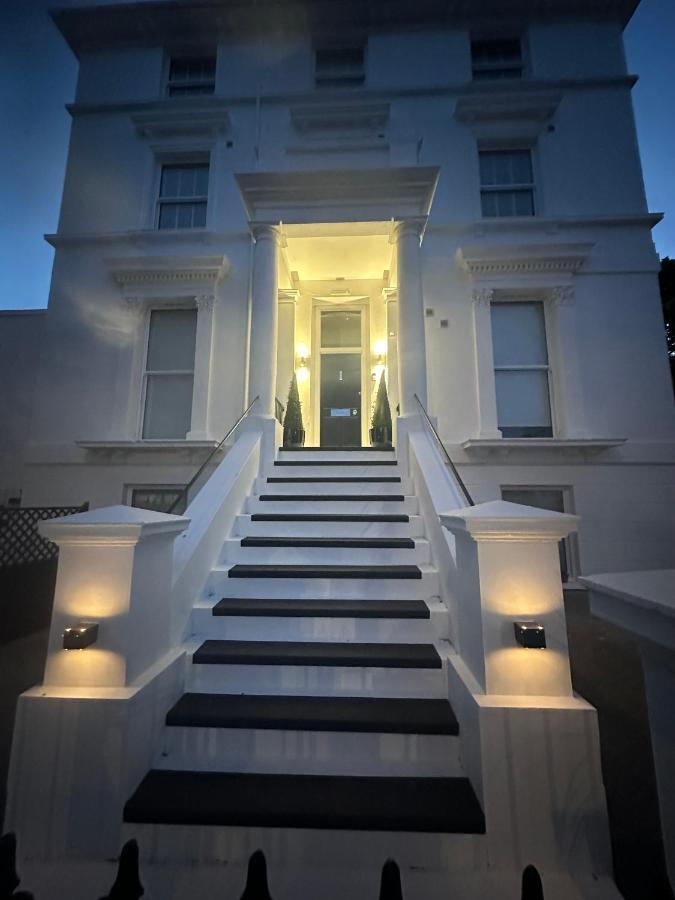 Boutique Nights Aparthotel Истборн Екстериор снимка