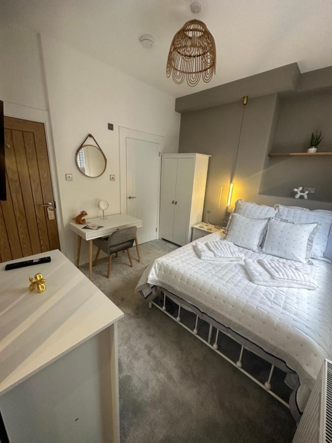 Boutique Nights Aparthotel Истборн Екстериор снимка
