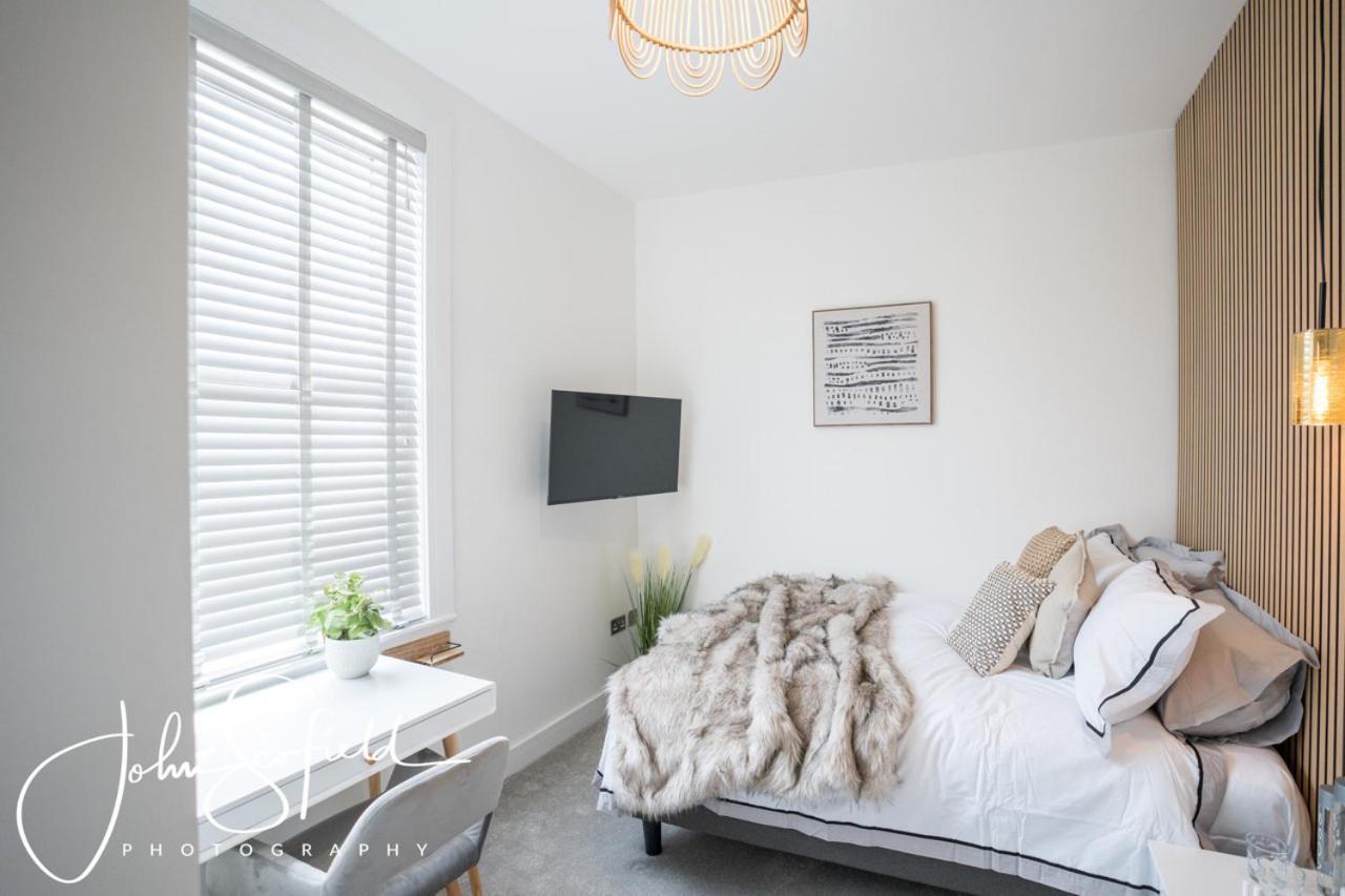 Boutique Nights Aparthotel Истборн Екстериор снимка